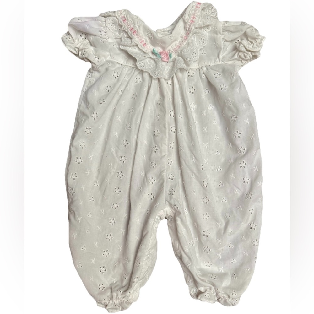 Vintage Baby Girl White Eyelet lace one piece 1980s size 0-6 mos / 14 lbs cotton
